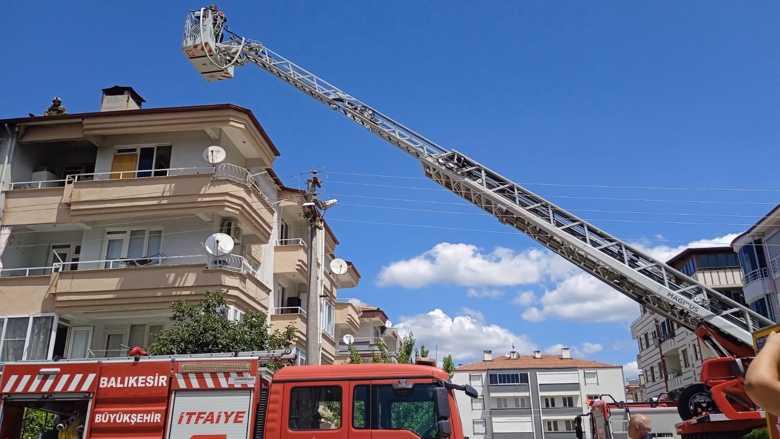 EV YANGINI PANİK YAŞATTI