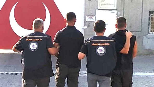 GÖÇMEN KAÇAKÇILARI TUTUKLANDI