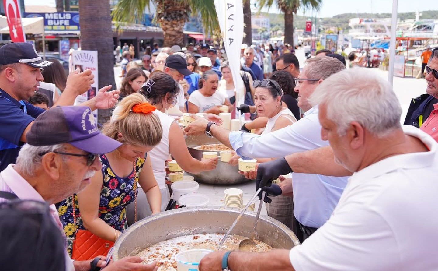 AYVALIK’TA AŞURE BEREKETİ