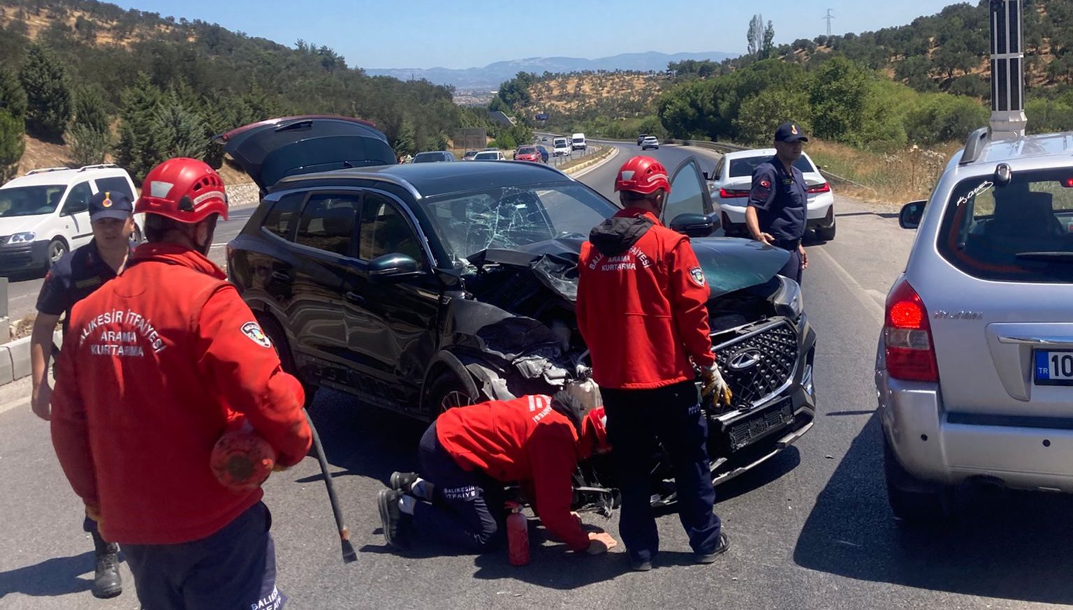 3 ARAÇLI ZİNCİRLEME KAZA