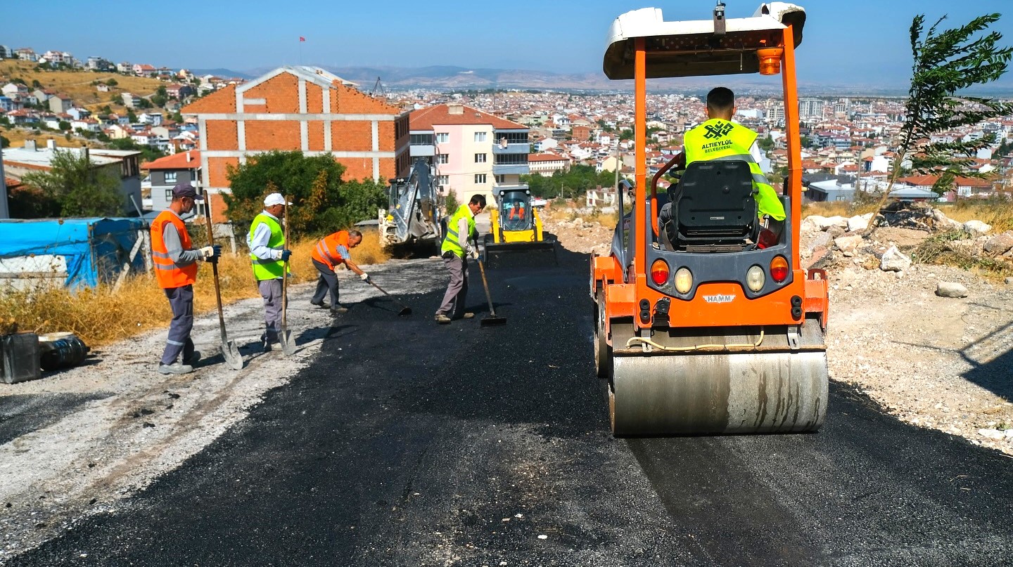 ALTIEYLÜL’DE HİZMETE DEVAM