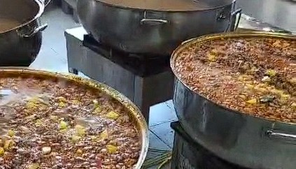 BÜYÜKŞEHİR’DEN SICAK YEMEK İKRAMI