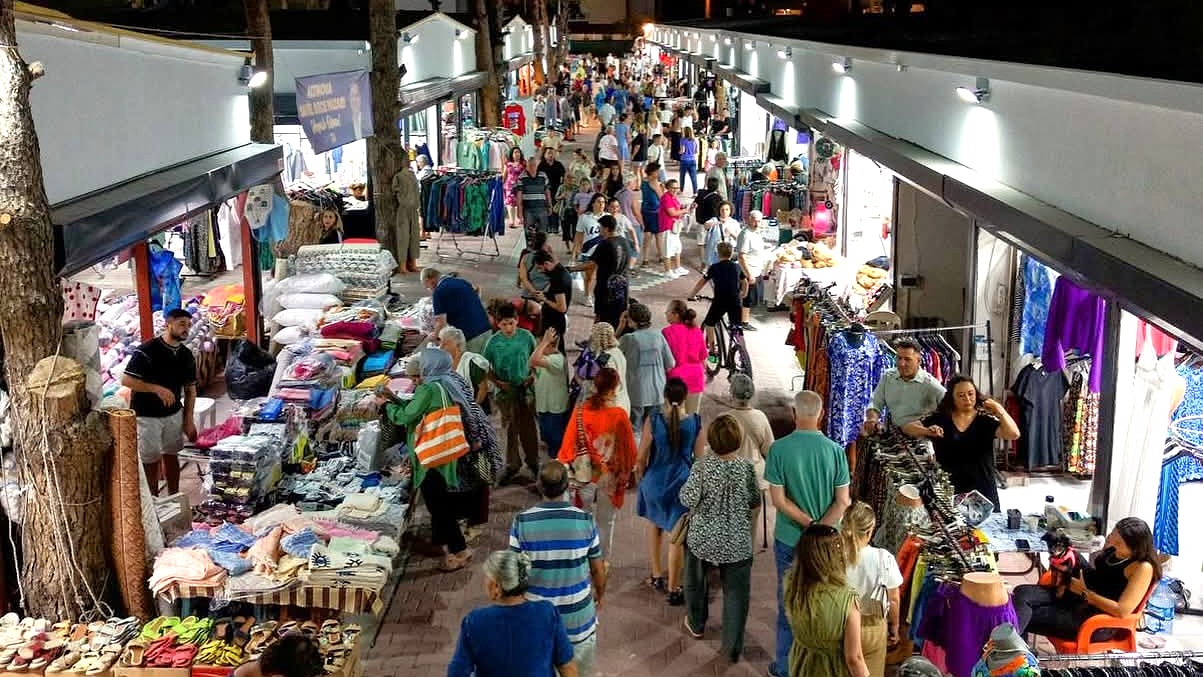 AYVALIK’TA YENİ GECE PAZARI