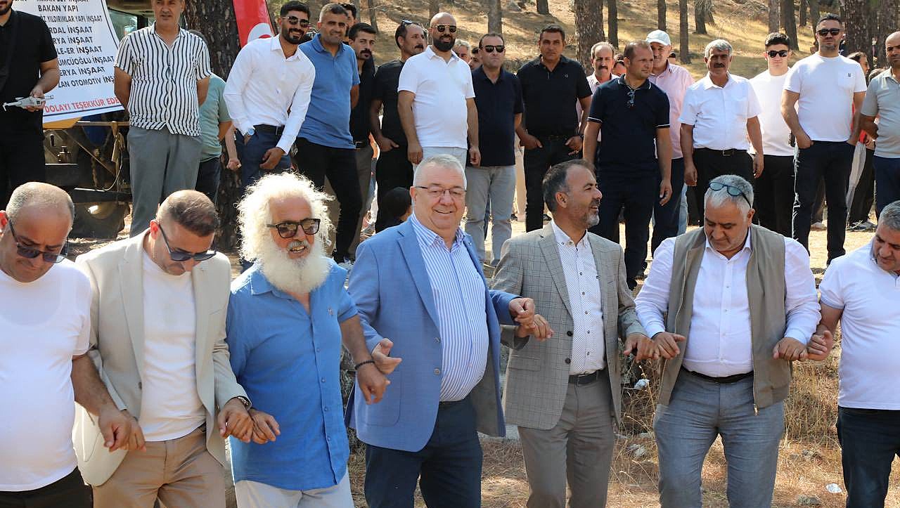 EDREMİT’TE HALAY ŞENLİĞİ