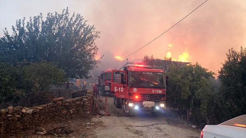 ALANYA’DA ORMAN YANGINI BÜYÜYOR