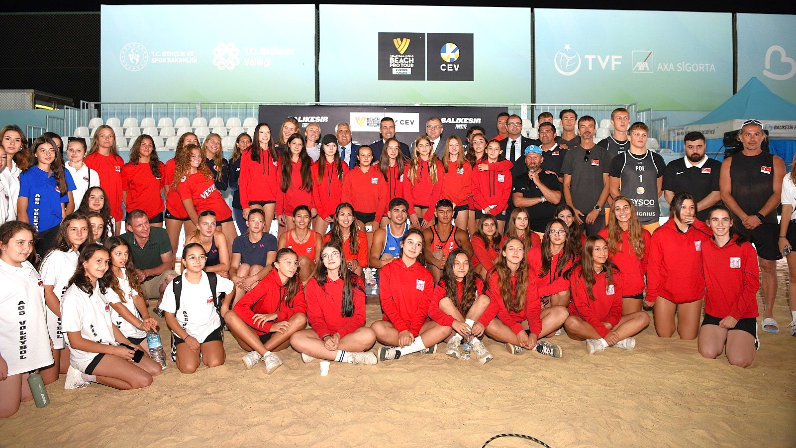 AYVALIK’TA DÜNYA PLAJ VOLEYBOLU