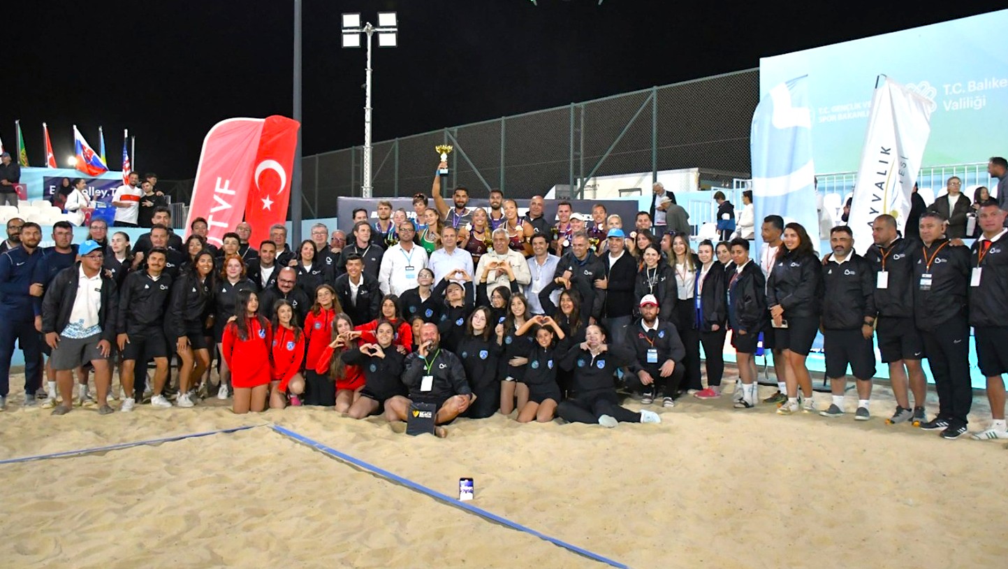 DÜNYA TURU’NDA TARİHİ BAŞARI