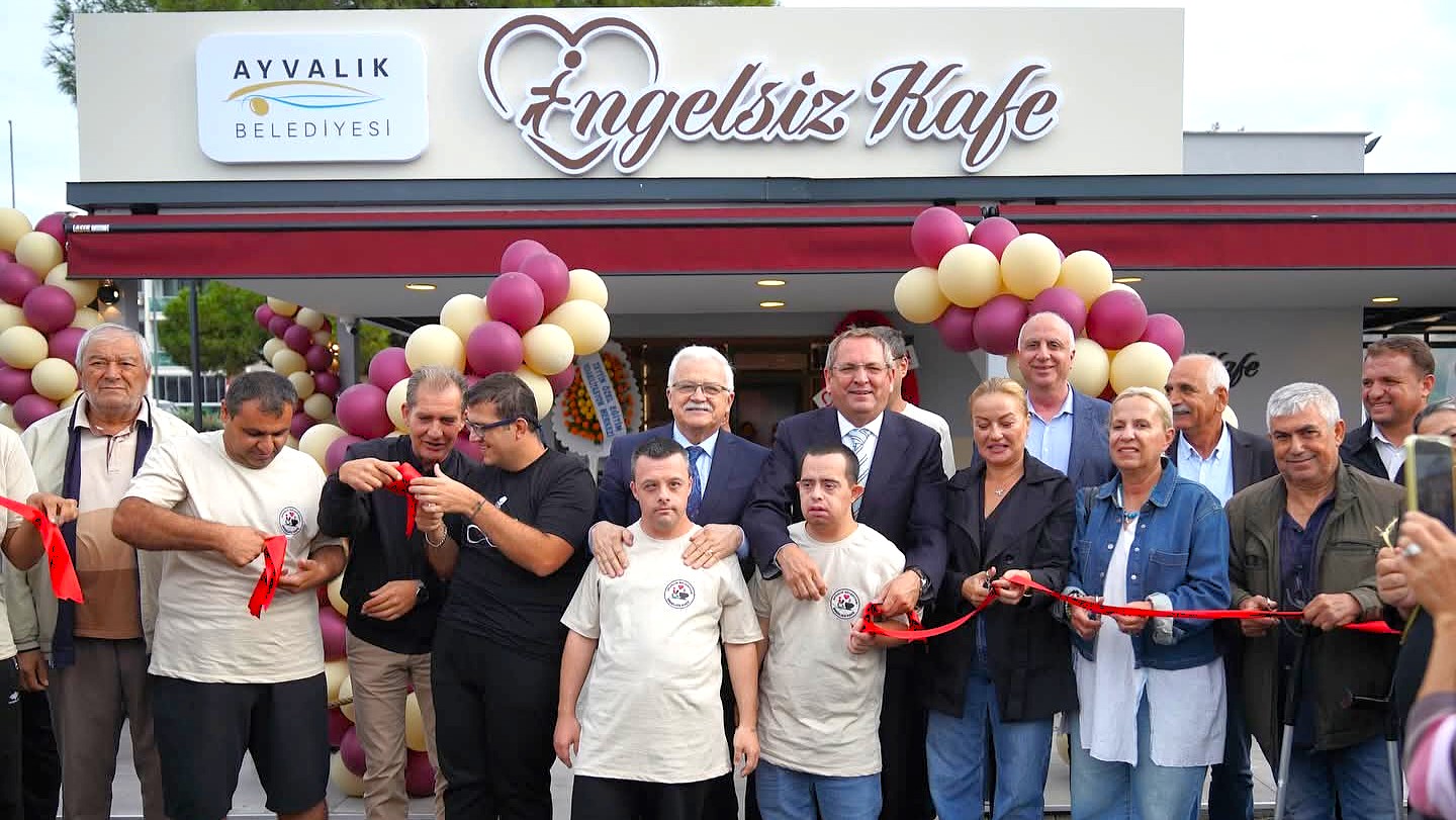 AYVALIK’TA ENGELSİZ KAFE AÇILDI