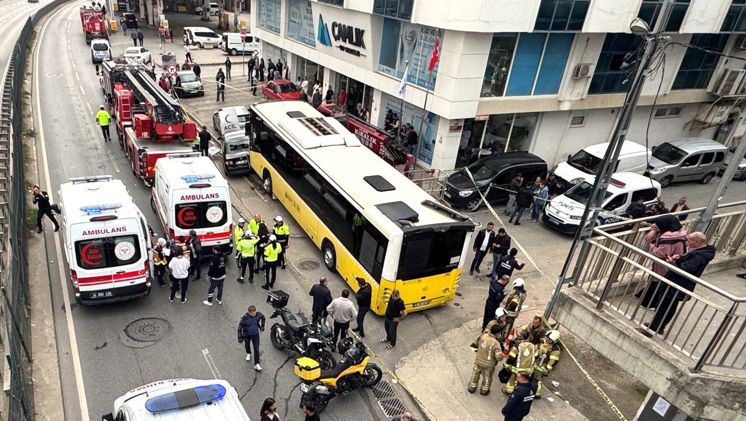 OTOBÜS DEHŞETİ: 1 ÖLÜ, 4 YARALI