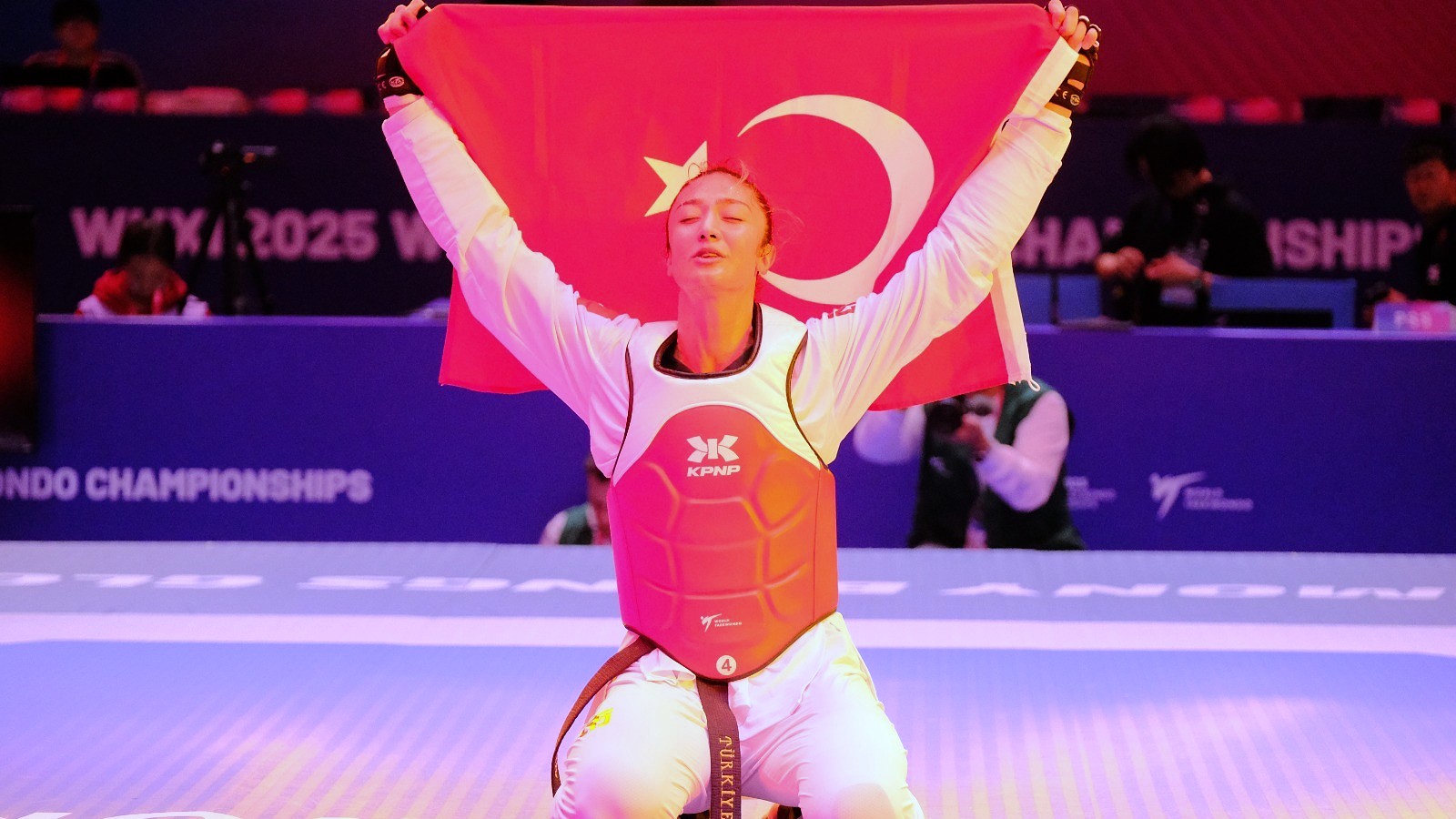 2. KEZ DÜNYA ŞAMPİYONU OLDU