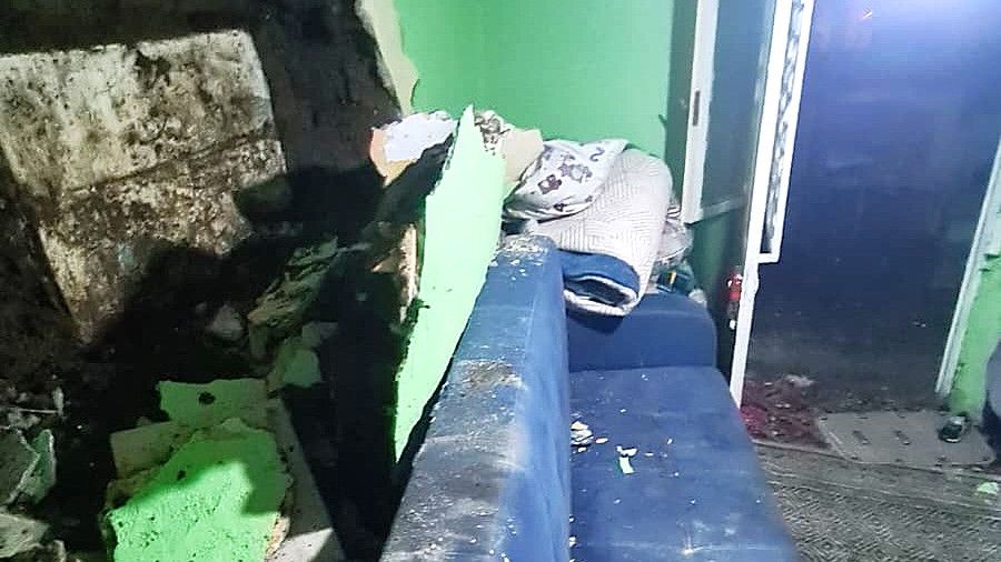 BALIKESİR’DE EVİN DUVARI YIKILDI