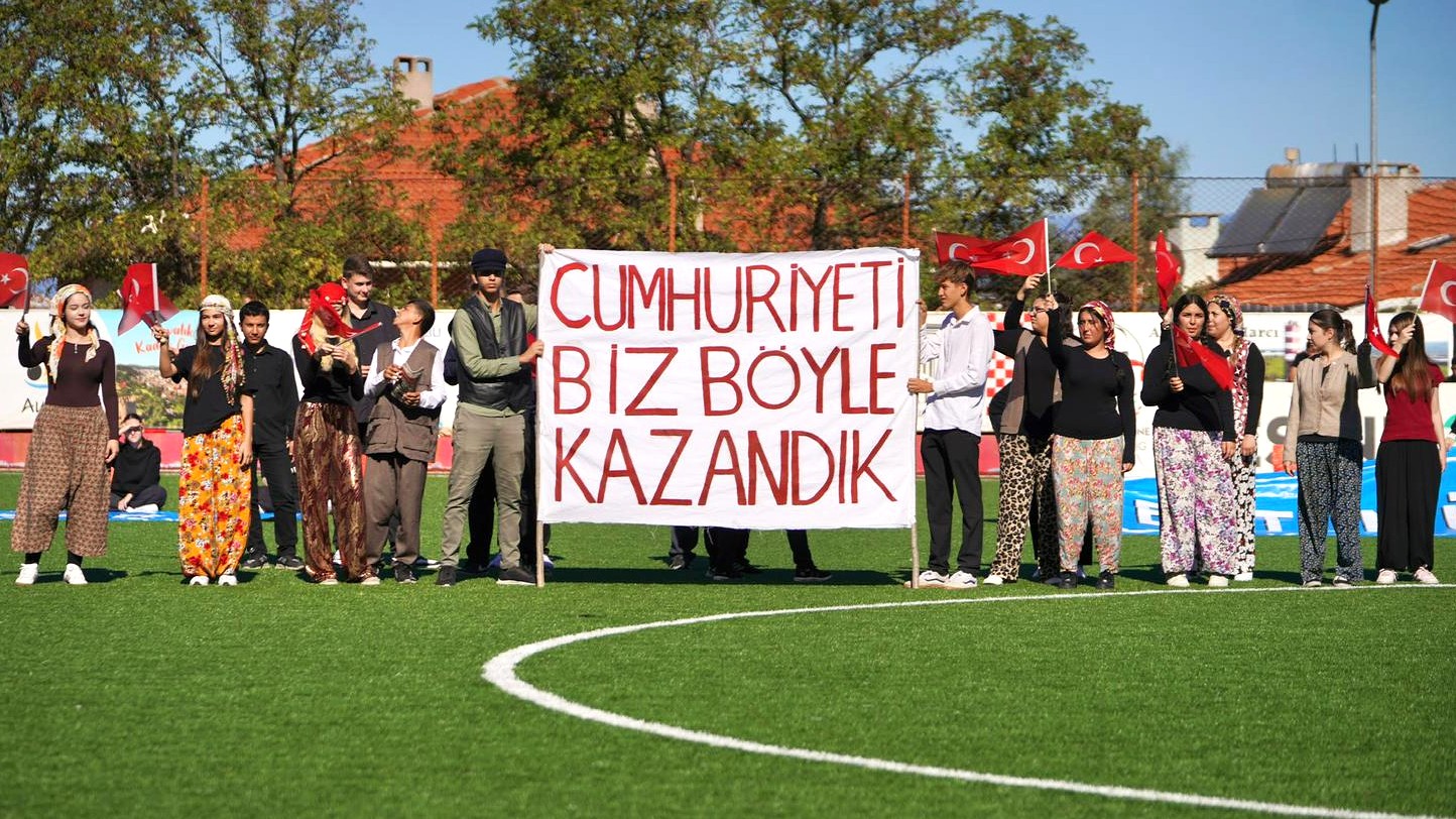AYVALIK’TA 29 EKİM KUTLAMASI