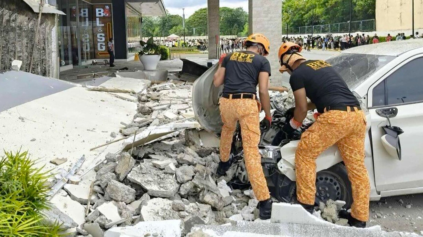 7.4 BÜYÜKLÜĞÜNDE DEPREM!