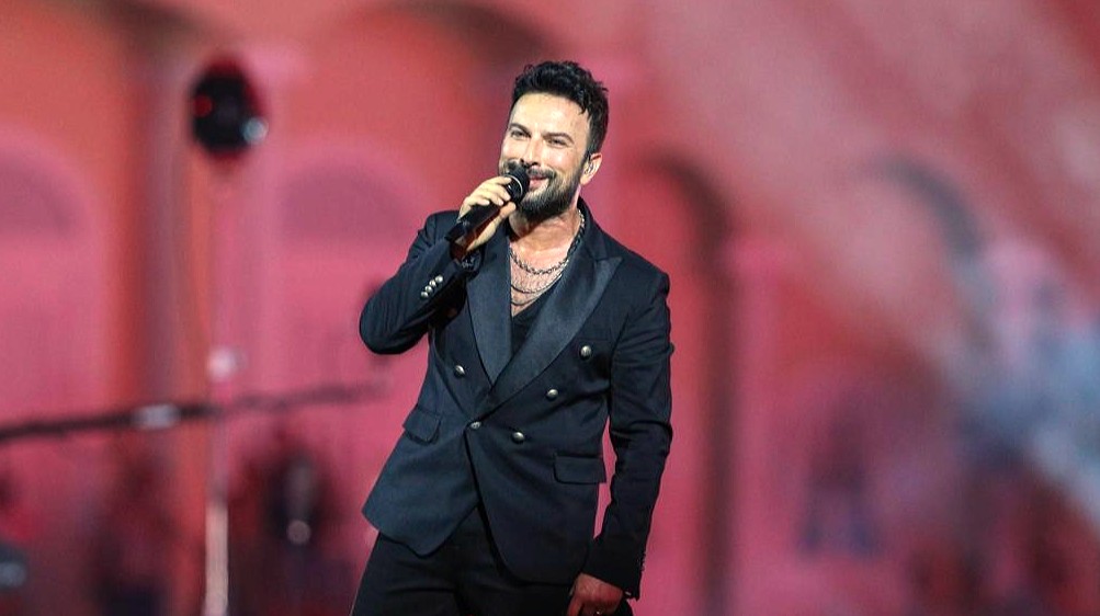 TARKAN’DAN GÜLDÜREN VİDEO