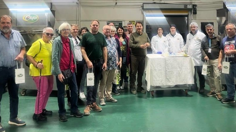 “AYVALIK ZEYTİNYAĞI RAKİPLERİYLE YARIŞIR”