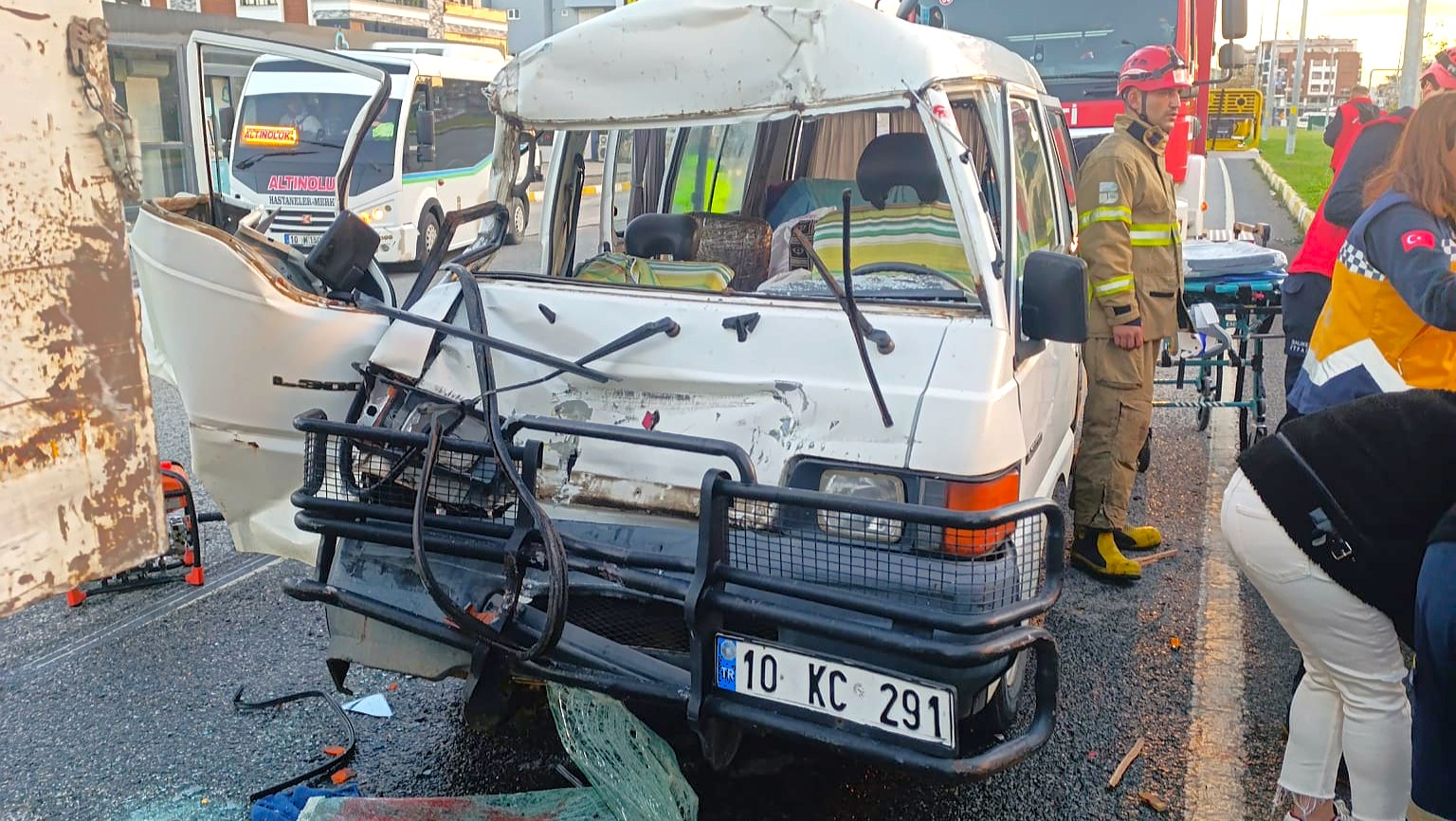 FECİ KAZA: 6 KİŞİ YARALANDI!