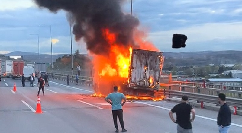 SEYİR HALİNDEYKEN YANDI!