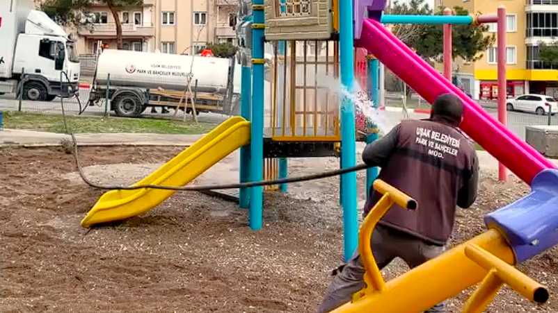 MASAL GİBİ BİR PARK TEMİZLİĞİ