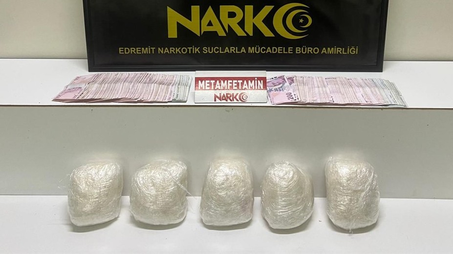 8 KİLO ZEHİR ELE GEÇİRİLDİ!