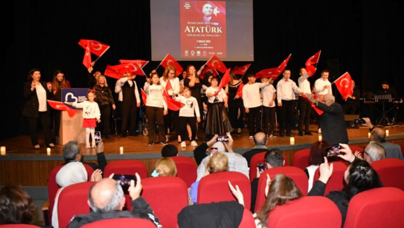 RENKLERİN SESİ SAHNEDE