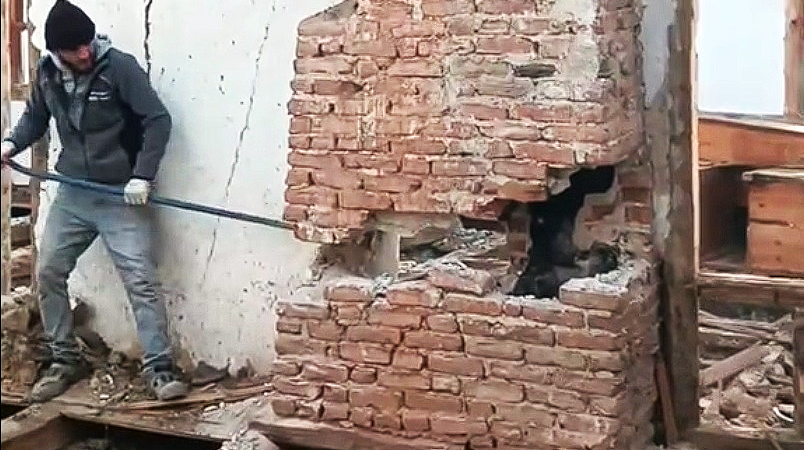 NEREDEYSE ÜZERİNE YIKILACAKTI!