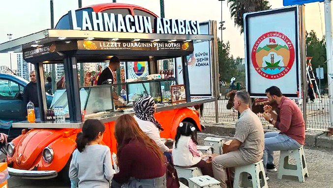 VOSVOS’TAN LAHMACUN DÜKKANI