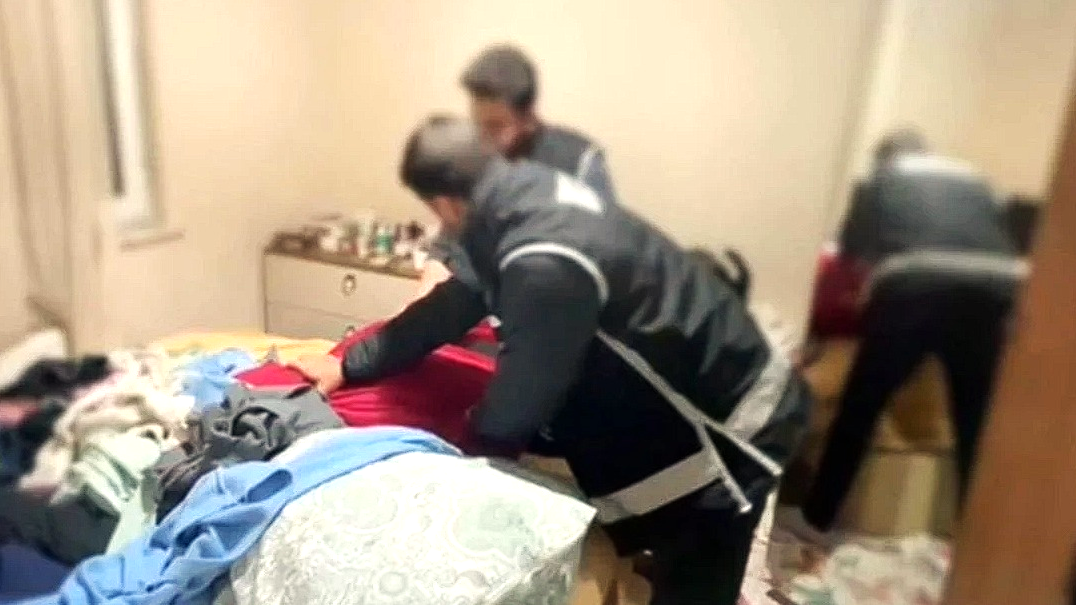 GARDROPTA SAKLANIRKEN YAKALANDI