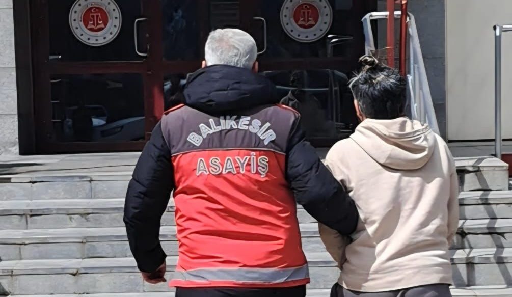 GİZLİ BÖLMEDE YAKALANDI!